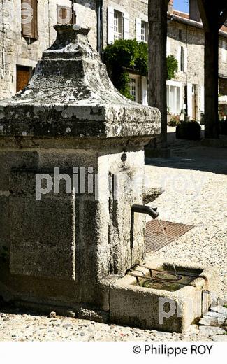 FONTAINE, VILLAGE DE MORTENART, MONTS DE BLOND, HAUTE-VIENNE. (87F00809.jpg)