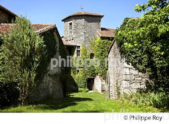 CHATEAU , VILLAGE DE MORTENART, MONTS DE BLOND, HAUTE-VIENNE. (87F00813.jpg)