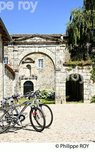 COUVENT DES CARMES , VILLAGE DE MORTENART, MONTS DE BLOND, HAUTE-VIENNE. (87F00816.jpg)