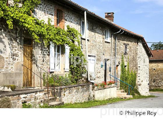 MAISON TRADITIONNELLE, MONTS DE BLOND, HAUTE-VIENNE, HAUT-LIMOUSIN. (87F01015.jpg)