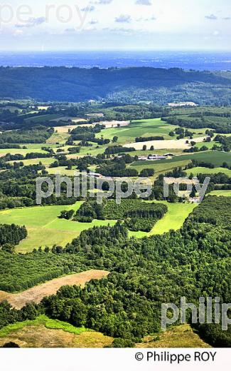 PAYSAGE AGRICOLE, LES  MONTS DE BLOND, HAUTE-VIENNE, HAUT-LIMOUSIN. (87F01024.jpg)