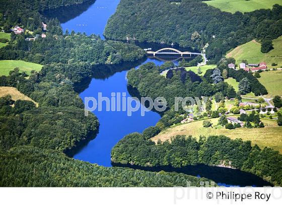 VALLEE DU TAURION ET LAC SAINT-MARC,  HAUTE-VIENNE, HAUT-LIMOUSIN. (87F01035.jpg)