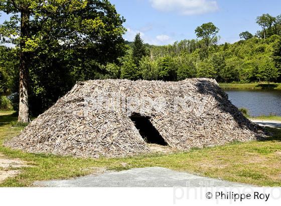 HUTTE DE FEUILLARDIER, PAYS DES FEUILLARDIERS, HAUT-LIMOUSIN, PARC NATUREL REGIONAL  PERIGORD LIMOUSIN. (87F01205.jpg)