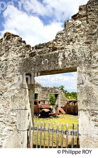 ORADOUR SUR GLANE, VILLAGE MARTYR, HAUTE-VIENNE, LIMOUSIN. (87F01320.jpg)