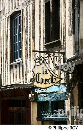 RUE DE LA BOUCHERIE,  QUARTIER DU CHATEAU, LIMOGES, HAUTE-VIENNE-LIMOUSIN. (87F01440.jpg)