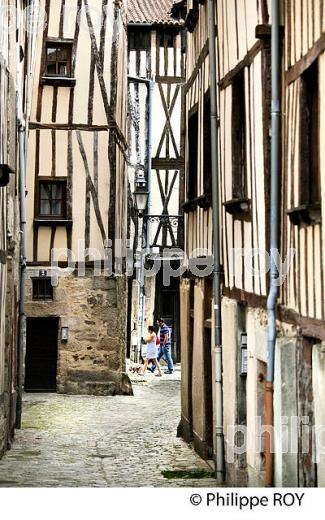 RUE DE LA BOUCHERIE,  QUARTIER DU CHATEAU, LIMOGES, HAUTE-VIENNE-LIMOUSIN. (87F01510.jpg)