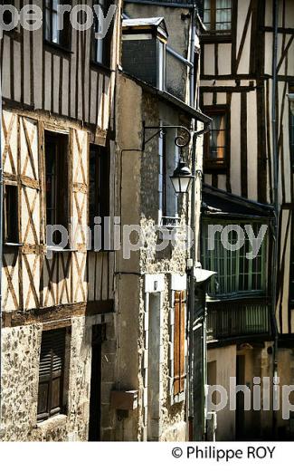 MAISON A PANS DE BOIS, QUARTIER DU CHATEAU, LIMOGES, HAUTE-VIENNE. (87F01535.jpg)