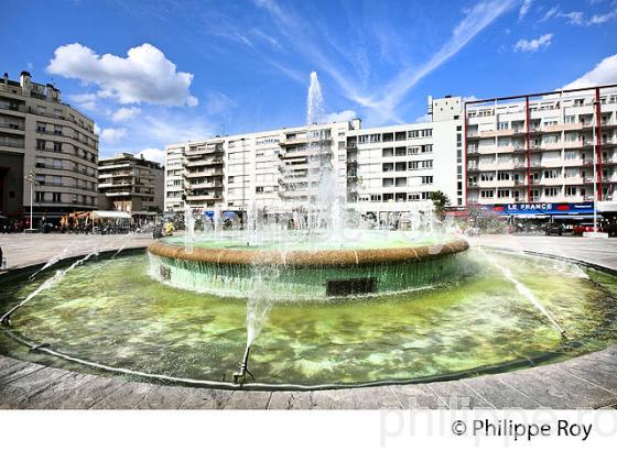 LA PLACE DE LA REPUBLIQUE , LIMOGES, HAUTE-VIENNE. (87F01602.jpg)