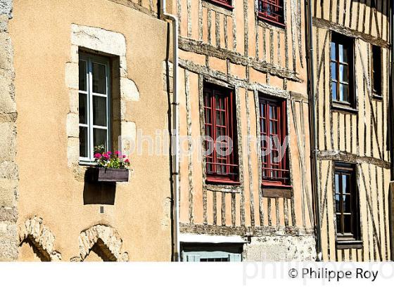 MAISON A COLOMBAGE, QUARTIER DE LA CITE, LIMOGES, HAUTE-VIENNE. (87F01804.jpg)