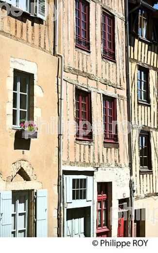 MAISON A COLOMBAGE, QUARTIER DE LA CITE, LIMOGES, HAUTE-VIENNE. (87F01806.jpg)