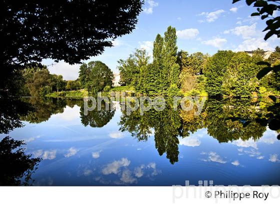 LES BERGES   DE LA VIENNE, LIMOGES, HAUTE-VIENNE. (87F01824.jpg)