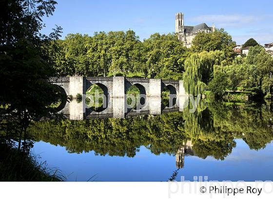 LA VIENNE, LE PONT SAINT-ETIENNE, ET VILLE DE  LIMOGES, HAUTE-VIENNE. (87F01827.jpg)