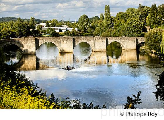 BERGES  DE LA VIENNE ET LE PONT SAINT-ETIENNE, LIMOGES, HAUTE-VIENNE. (87F01840.jpg)