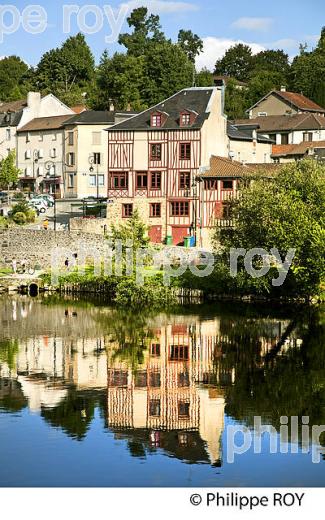 LA VIENNE, ET LE QUARTIER DES PONTICAUDS, LIMOGES, HAUTE-VIENNE. (87F01904.jpg)