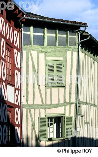 MAISON A PANS DE BOIS, BERGE   DE LA VIENNE, LIMOGES, HAUTE-VIENNE. (87F01911.jpg)