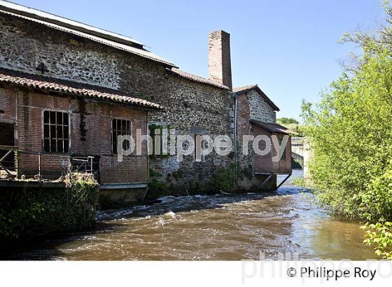 ANCIENNE USINE  ET LA VIENNE, SAINT-JUNIEN, HAUTE-VIENNE, LIMOUSIN. (87F02934.jpg)