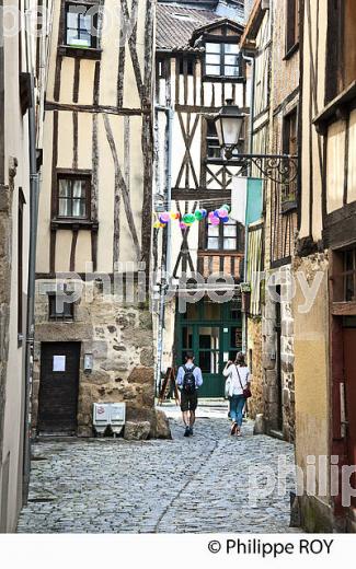 PLACE DE LA BARREYRRETTE,  QUARTIER DU CHATEAU, LIMOGES, HAUTE-VIENNE. (87F03011.jpg)
