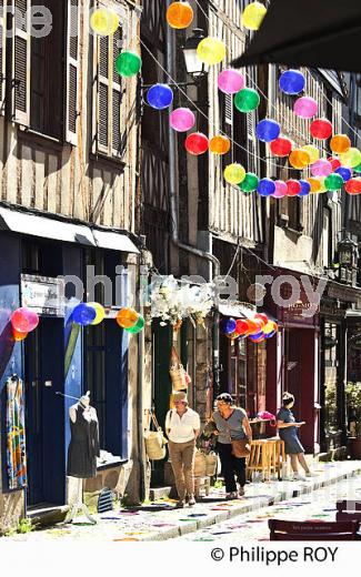 RUE DE LA BOUCHERIE,  QUARTIER DU CHATEAU, LIMOGES, HAUTE-VIENNE (87F03022.jpg)