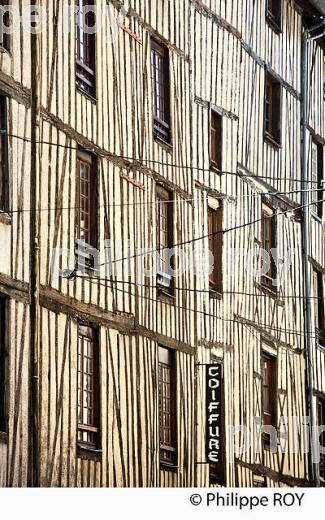RUE DE LA BOUCHERIE,  QUARTIER DU CHATEAU, LIMOGES, HAUTE-VIENNE (87F03027.jpg)