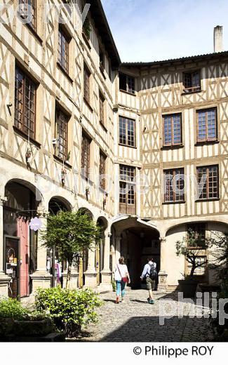 LA COUR DU TEMPLE,  QUARTIER DU CHATEAU, LIMOGES, HAUTE-VIENNE. (87F03114.jpg)