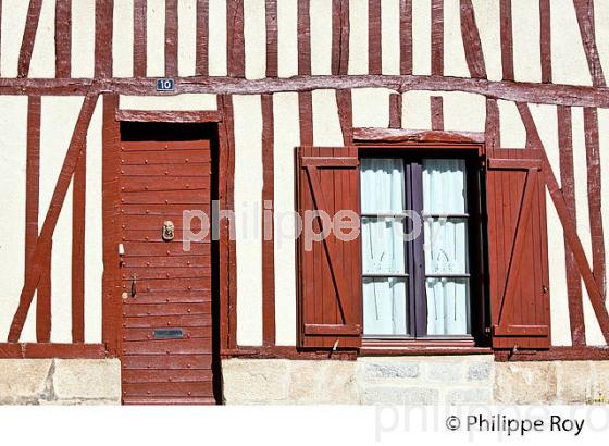 MAISON A COLOMBAGE, QUARTIER DE LA CITE, LIMOGES, HAUTE-VIENNE. (87F03212.jpg)