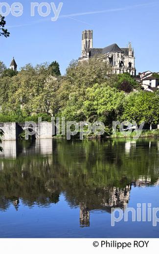 LA VIENNE, LE PONT SAINT-ETIENNE, ET LA CATHEDRALE  DE  LIMOGES, HAUTE-VIENNE. (87F03239.jpg)