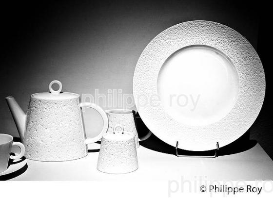 MANUFACTURE BERNARDEAUD, PORCELAINE DE  LIMOGES, HAUTE-VIENNE, LIMOUSIN. (87F03523.jpg)