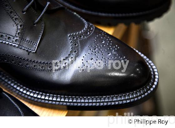CHAUSSURES J.M. WESTON,   LIMOGES, HAUTE-VIENNE, LIMOUSIN. (87F03738.jpg)