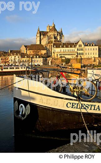 L' YONNE, LES QUAIS ET VIEILLE VILLE D' AUXERRE, YONNE, BOURGOGNE. (89F00125.jpg)