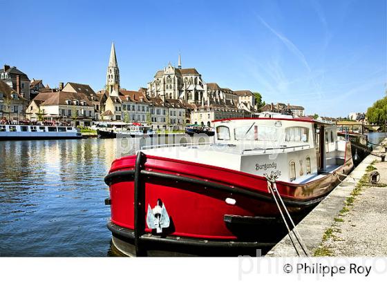 L' YONNE, LES QUAIS ET VIEILLE VILLE D' AUXERRE, YONNE, BOURGOGNE. (89F00132.jpg)