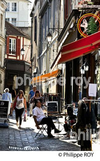 RUE PIETONNE, CENTRE HISTORIQUE ,  VILLE D' AUXERRE, YONNE, BOURGOGNE. (89F00203.jpg)