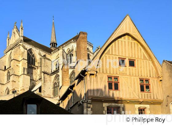 MAISON DU COCHE D' EAU, QUARTIER DE LA MARINE, VILLE D' AUXERRE, YONNE, BOURGOGNE. (89F00224.jpg)