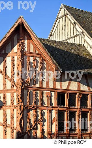 MAISON DE L' ARBRE,  MAISON MEDIEVALE  A COLOMBAGE, JOIGNY, VALLEE DE L' YONNE, BOURGOGNE. (89F00736.jpg)