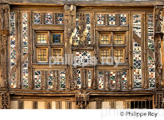 MAISON DU PILORI, MAISON MEDIEVALE  A COLOMBAGE, JOIGNY, VALLEE DE L' YONNE, BOURGOGNE. (89F00811.jpg)