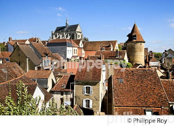 VILLAGE DE SAINT-FLORENTIN , CANAL DE BOURGOGNE , VALLEE DE L' ARMANCON,  AUXERROIS,  BOURGOGNE. (89F00903.jpg)