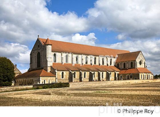 EGLISE ROMANE DE  L'ABBAYE DE PONTIGNY, CANAL DE BOURGOGNE, YONNE, BOURGOGNE. (89F01129.jpg)