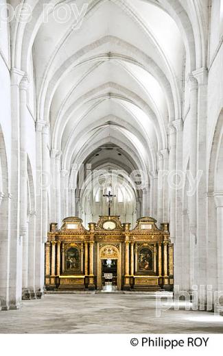 EGLISE ROMANE DE  L'ABBAYE DE PONTIGNY, CANAL DE BOURGOGNE, YONNE, BOURGOGNE. (89F01135.jpg)