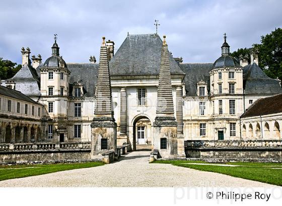 CHATEAU DE TANLAY, CANAL DE BOURGOGNE, VALEE DE L' ARMANCON,  YONNE, BOURGOGNE. (89F01224.jpg)