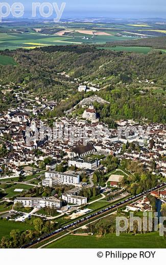 CITE DE TONNERRE, CANAL DE BOURGOGNE, VALLEE DE L' ARMANCON,  YONNE, BOURGOGNE. (89F01301.jpg)