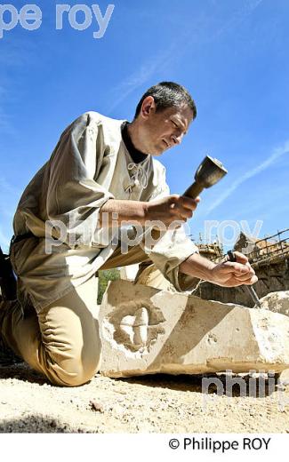 CHANTIER DU CHATEAU DE GUEDELON, TREGNY, LA PUISAYE ,  YONNE, BOURGOGNE. (89F01932.jpg)