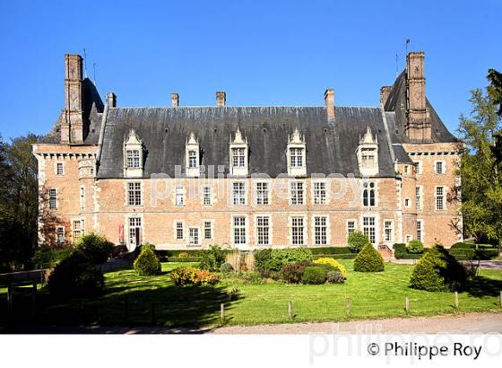 MUSEE DU GRES, CHATEAU DE SAINT AMAND EN PUISAYE ,YONNE, BOURGOGNE. (89F02318.jpg)