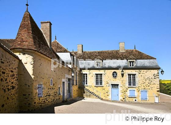 LE  VILLAGE DE TREIGNY,  LA PUISAYE , YONNE, BOURGOGNE. (89F02436.jpg)