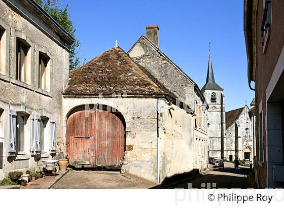 LE  VILLAGE DE TREIGNY,  LA PUISAYE , YONNE, BOURGOGNE. (89F02438.jpg)