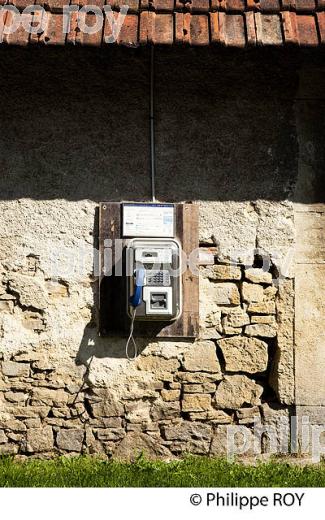 TELEPHONE PUBLIC, TERRITOIRE DE BELFORT, FRANCE (90F00613.jpg)