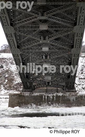 LE PONT DE QUEBEC ET LE SAINT LAURENT EN HIVER (CA000716.jpg)