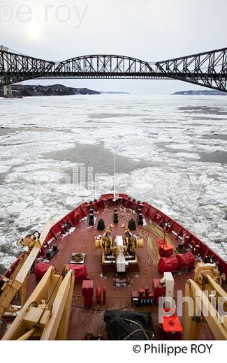 BRISE GLACE SUR LE SAINT LAURENT EN HIVER (CA000717.jpg)