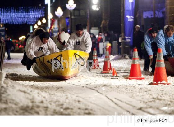 COURSE EN CANOT, CARNAVAL DE QUEBEC (CA000926.jpg)