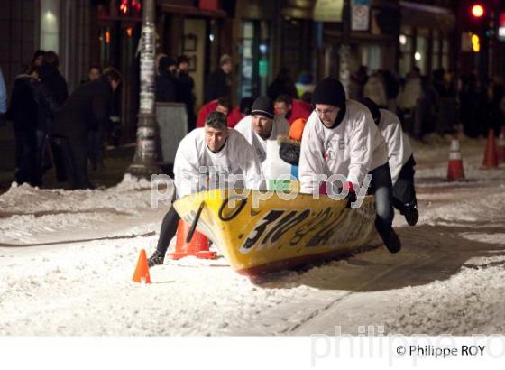 COURSE EN CANOT, CARNAVAL DE QUEBEC (CA000927.jpg)