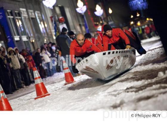 COURSE EN CANOT, CARNAVAL DE QUEBEC (CA000929.jpg)