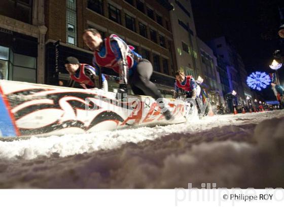 COURSE EN CANOT, CARNAVAL DE QUEBEC (CA000934.jpg)